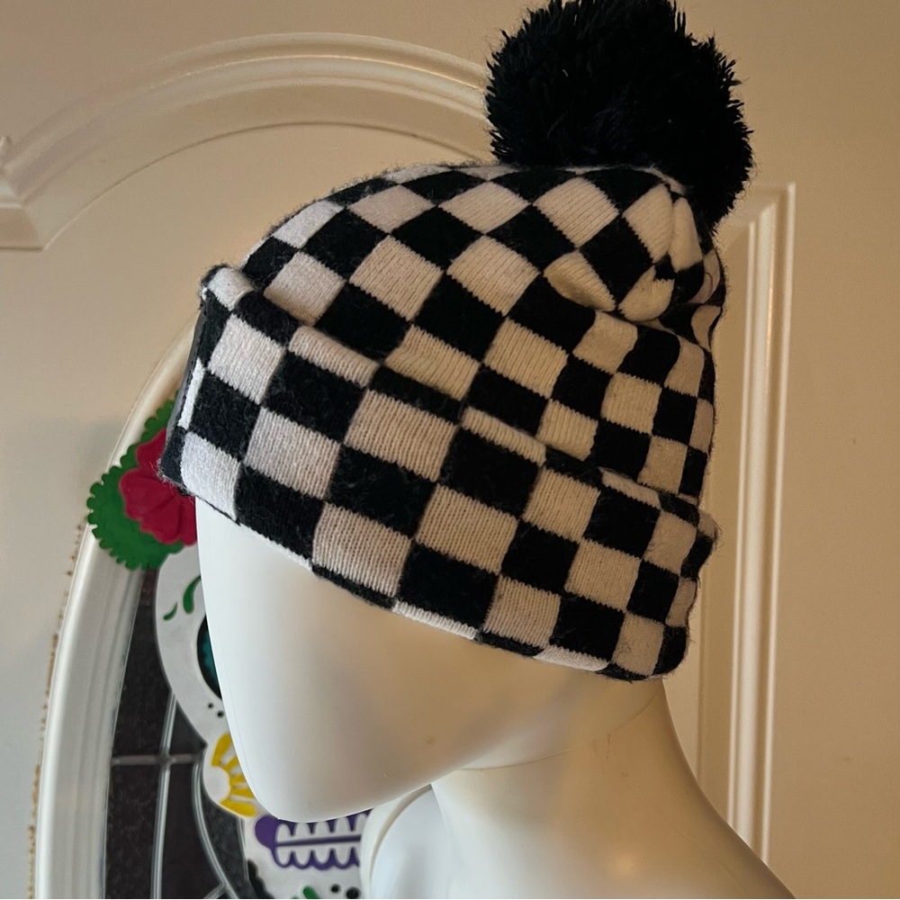🍒💣 Black & white checkered beanie